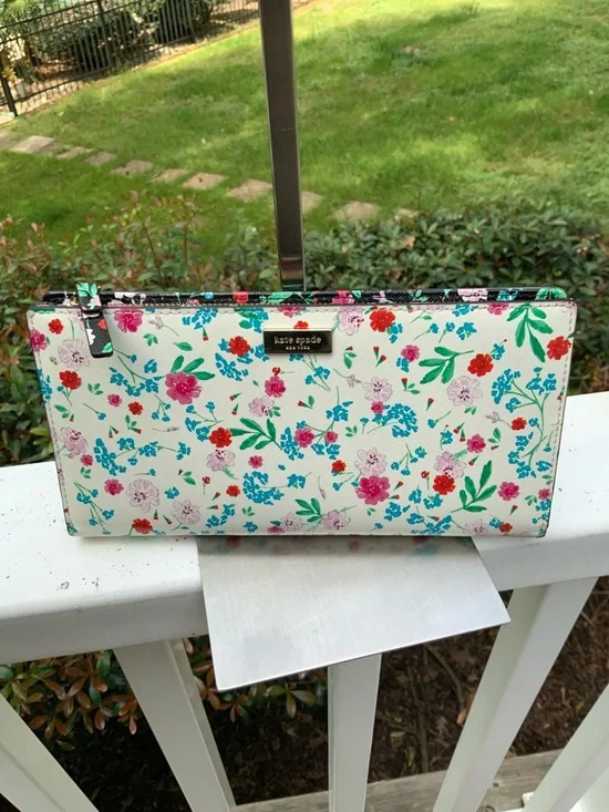 kate spade White Floral Zip Wallet with Multicolor Blooms GUC - Picture 8 of 15